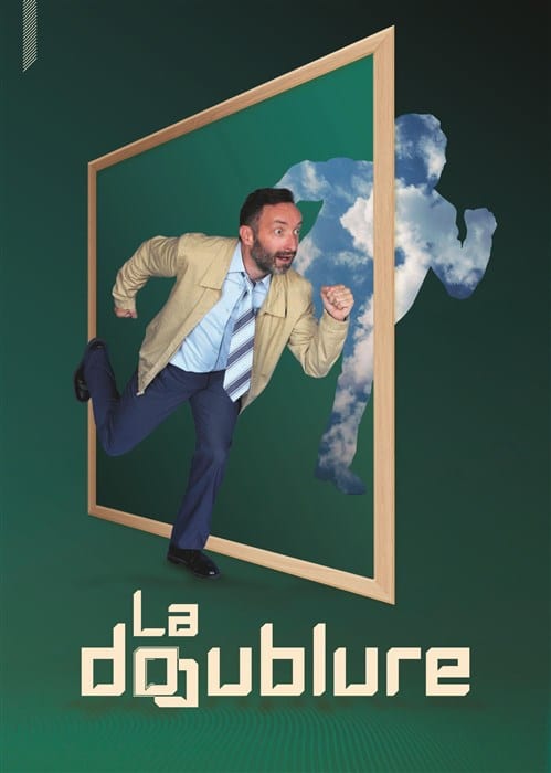Affiche avec le titre La Doublure, illustrée par Christophe Bouquet figé dans une pose de course devant un cadre projetant un ciel nuageux.
